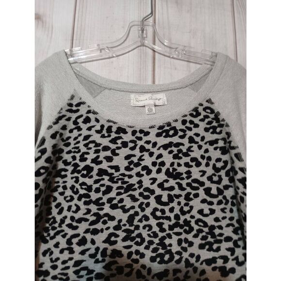 French Laundry Shirt Ladies Large Gray Black Animal Print Velour Knit‎ - Picture 3 of 6